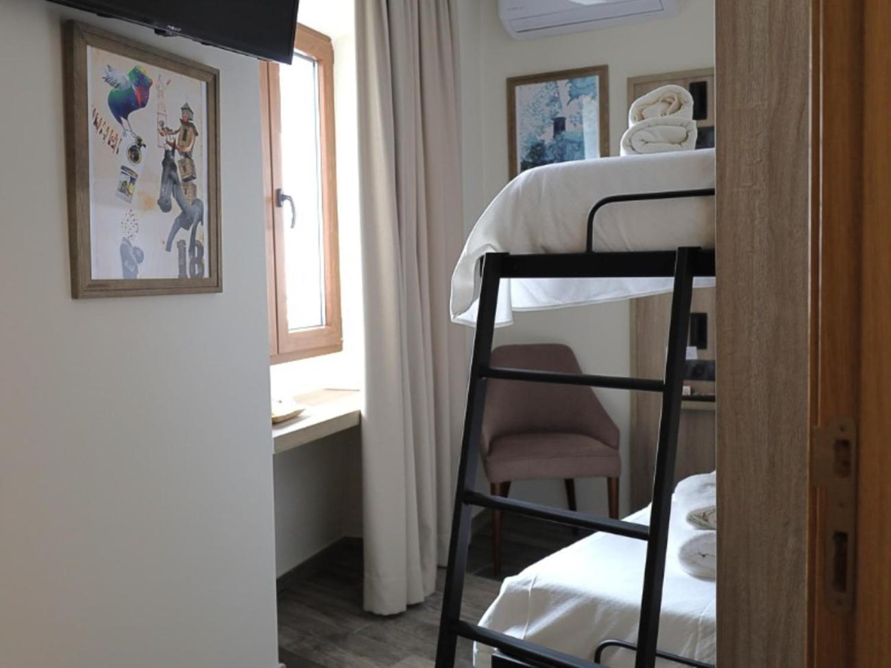 Hospedium Dlj Hostal Tematico Desde La Juderia Arjona 외부 사진