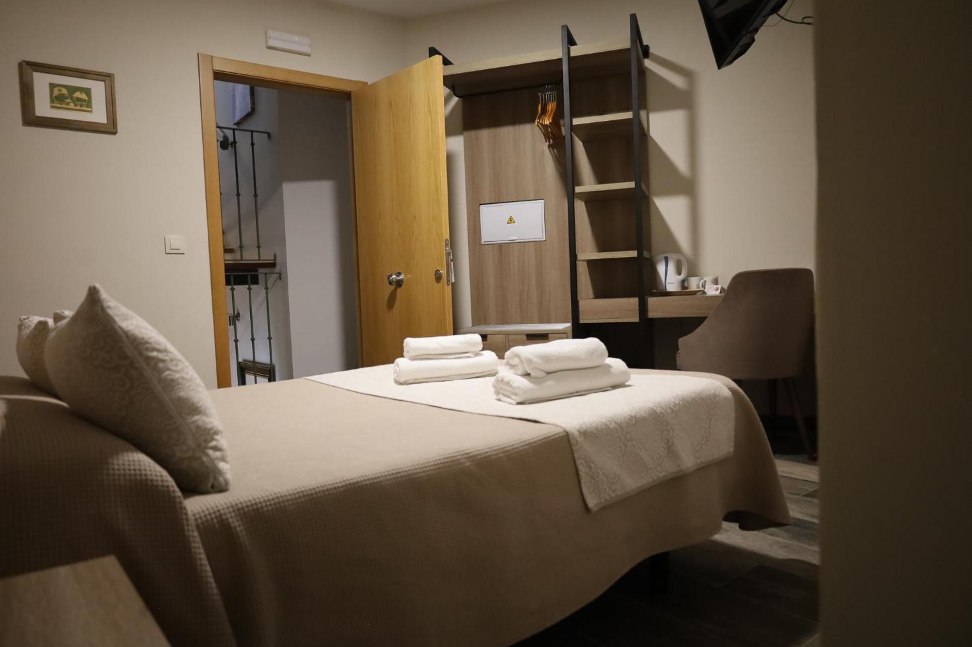 Hospedium Dlj Hostal Tematico Desde La Juderia Arjona 외부 사진